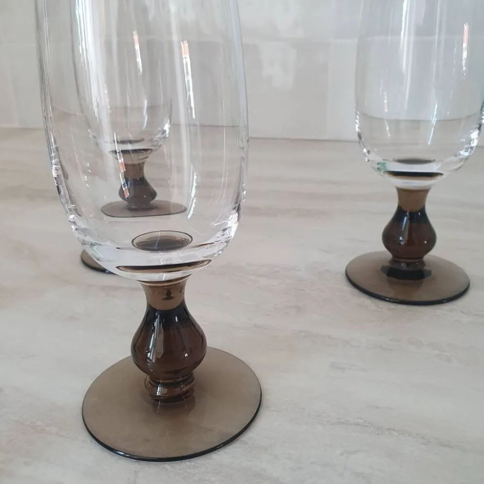 Flûtes champagne pieds en verre marron fumé