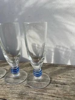 6 flûtes à champagne transparente pied bleu design