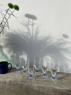 6 flûtes à champagne transparente pied bleu design
