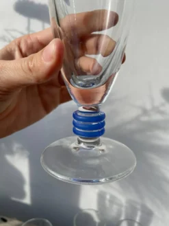 6 flûtes à champagne transparente pied bleu design
