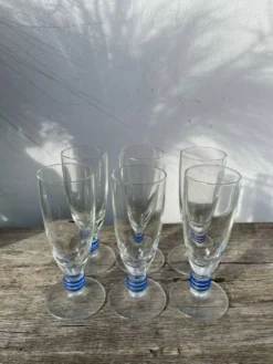 6 flûtes à champagne transparente pied bleu design