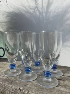 6 flûtes à champagne transparente pied bleu design