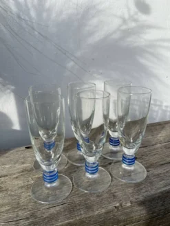 6 flûtes à champagne transparente pied bleu design