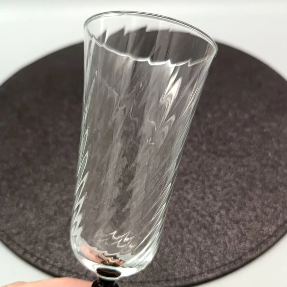 7 flûtes pied noir vintage modèle onyx de luminarc france