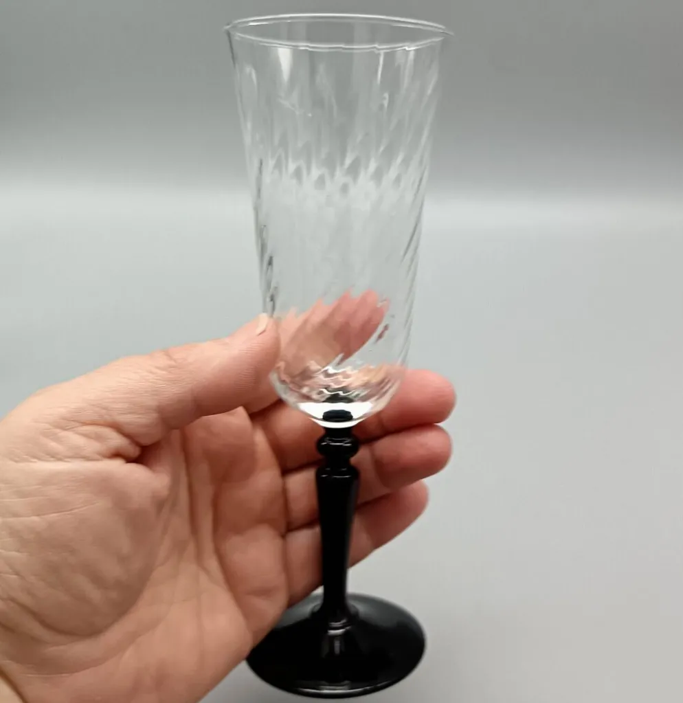 7 flûtes pied noir vintage modèle onyx de luminarc france