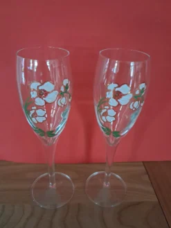 2 flutes à champagne Perrier Jouet années 80