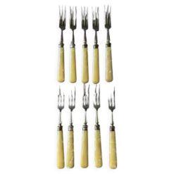 10 fourchettes anciennes dorées pour entremet, fromage