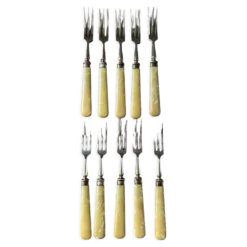 10 fourchettes anciennes dorées pour entremet, fromage