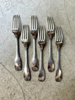 6 fourchettes Christofle en métal argenté, décor coquille
