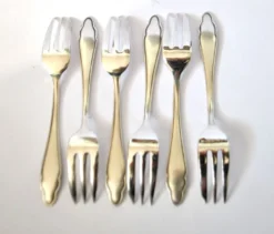 6 fourchettes à dessert modernistes en métal argenté chantourné DEETJEN