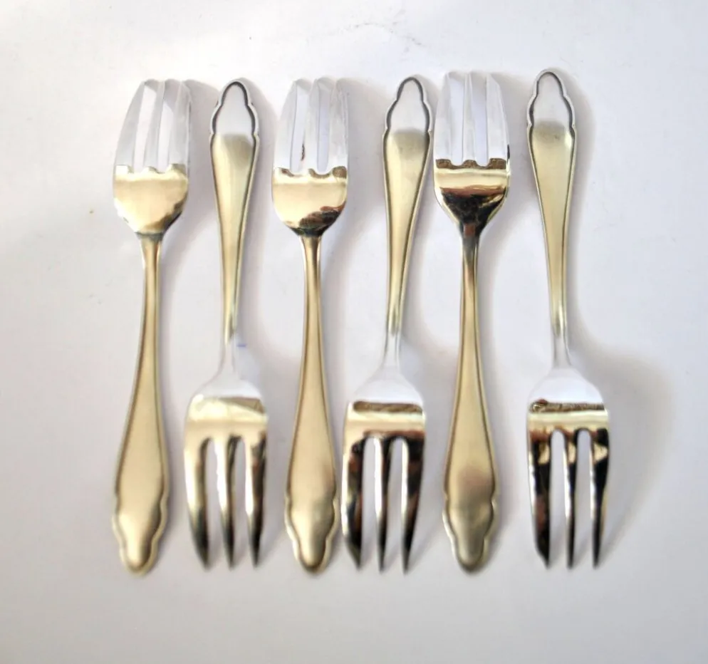 6 fourchettes à dessert modernistes en métal argenté chantourné DEETJEN