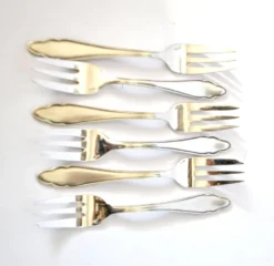 6 fourchettes à dessert modernistes en métal argenté chantourné DEETJEN
