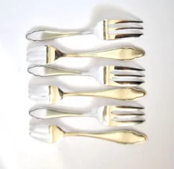 6 fourchettes à dessert modernistes en métal argenté chantourné DEETJEN