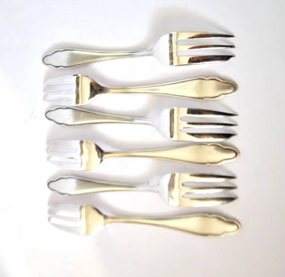 6 fourchettes à dessert modernistes en métal argenté chantourné DEETJEN