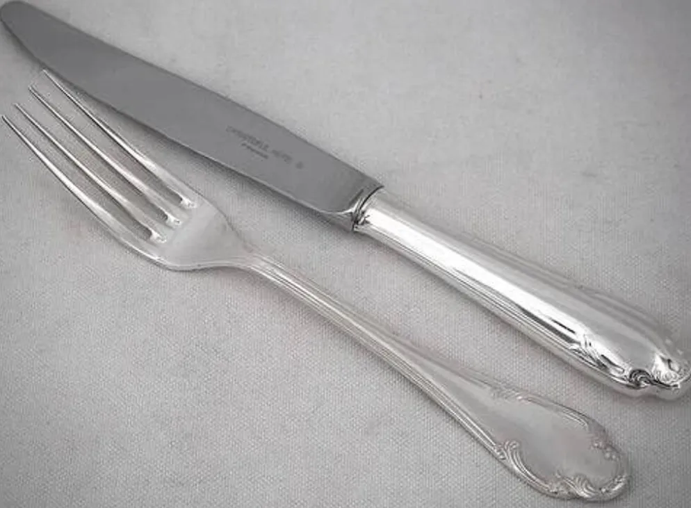 8 fourchettes et 6 couteaux de table Christofle Hotel