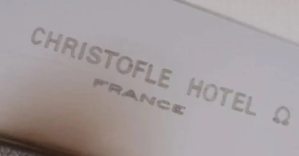 8 fourchettes et 6 couteaux de table Christofle Hotel