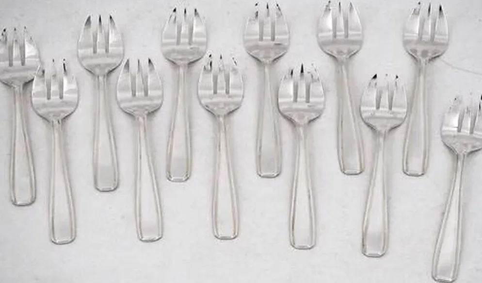 12 fourchettes à huitres Art Déco Ercuis en métal argenté