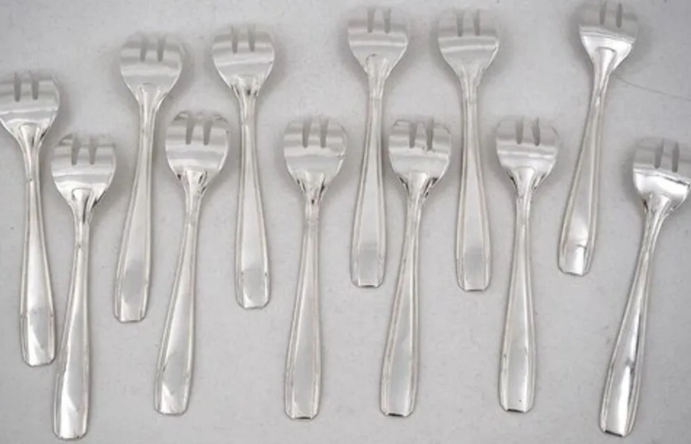 12 fourchettes à huitres Art Déco Ercuis en métal argenté