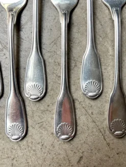 6 fourchettes à huître Christofle en métal argenté, décor coquille
