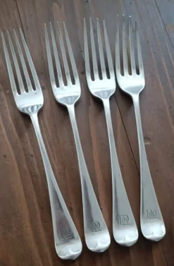 4 fourchettes monogramme M