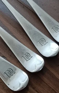 4 fourchettes monogramme M
