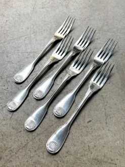 6 fourchettes à poisson Christofle en métal argenté, décor coquille