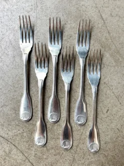 6 fourchettes à poisson Christofle en métal argenté, décor coquille