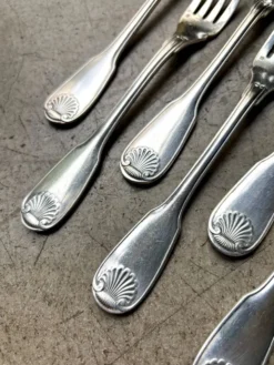 6 fourchettes à poisson Christofle en métal argenté, décor coquille