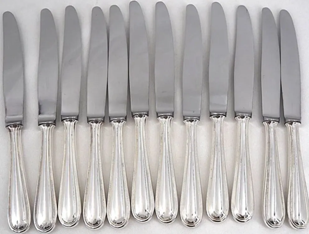 François Frionnet, 12 couteaux de table en métal argenté, filet simple, Albi.