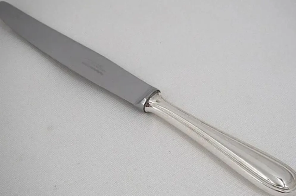 François Frionnet, 12 couteaux de table en métal argenté, filet simple, Albi.