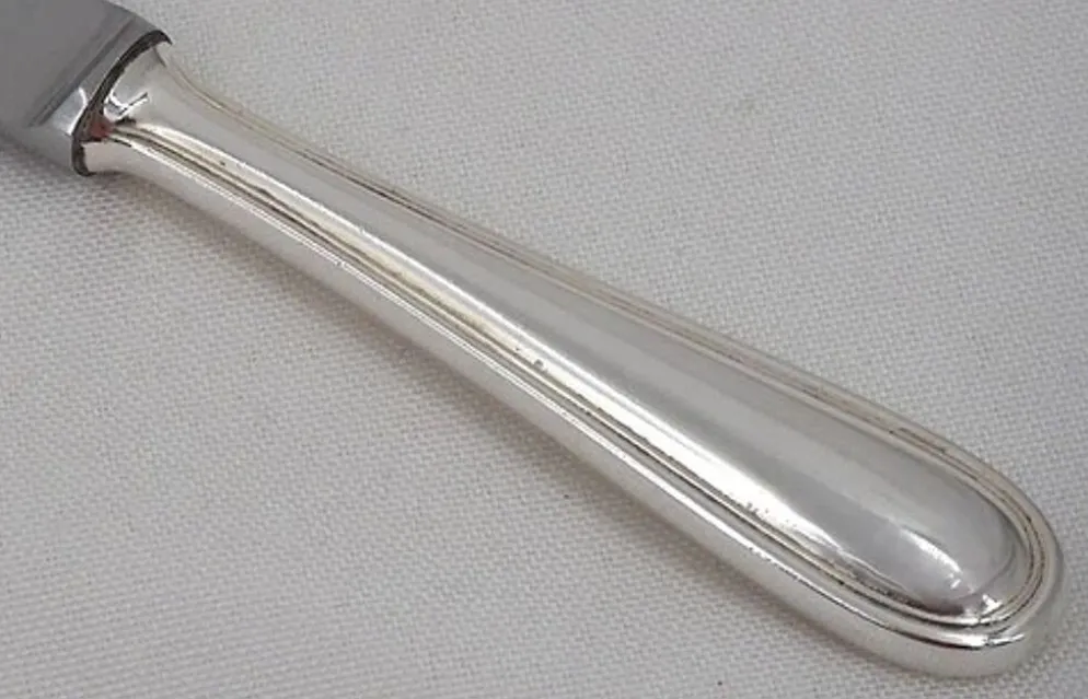 François Frionnet, 12 couteaux de table en métal argenté, filet simple, Albi.