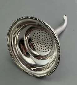 Funnel à vin en argent sterling antique exquis, poinçonné, doré, de qualité superbe