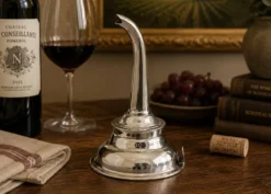 Funnel à vin en argent sterling antique exquis, poinçonné, doré, de qualité superbe