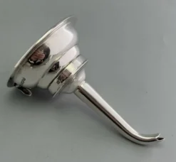 Funnel à vin en argent sterling antique exquis, poinçonné, doré, de qualité superbe