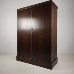 Garde-robe pour homme Compactom des années 1930, modèle n° 702 en chêne brun.