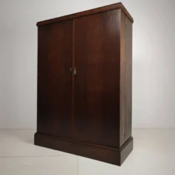 Garde-robe pour homme Compactom des années 1930, modèle n° 702 en chêne brun.