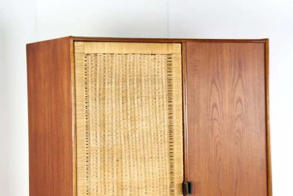 Garde-robe Sebastian Muggenthaler - teck et osier - design rare du milieu du siècle