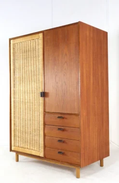 Garde-robe Sebastian Muggenthaler - teck et osier - design rare du milieu du siècle