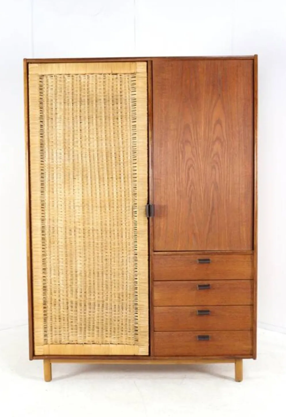 Garde-robe Sebastian Muggenthaler - teck et osier - design rare du milieu du siècle