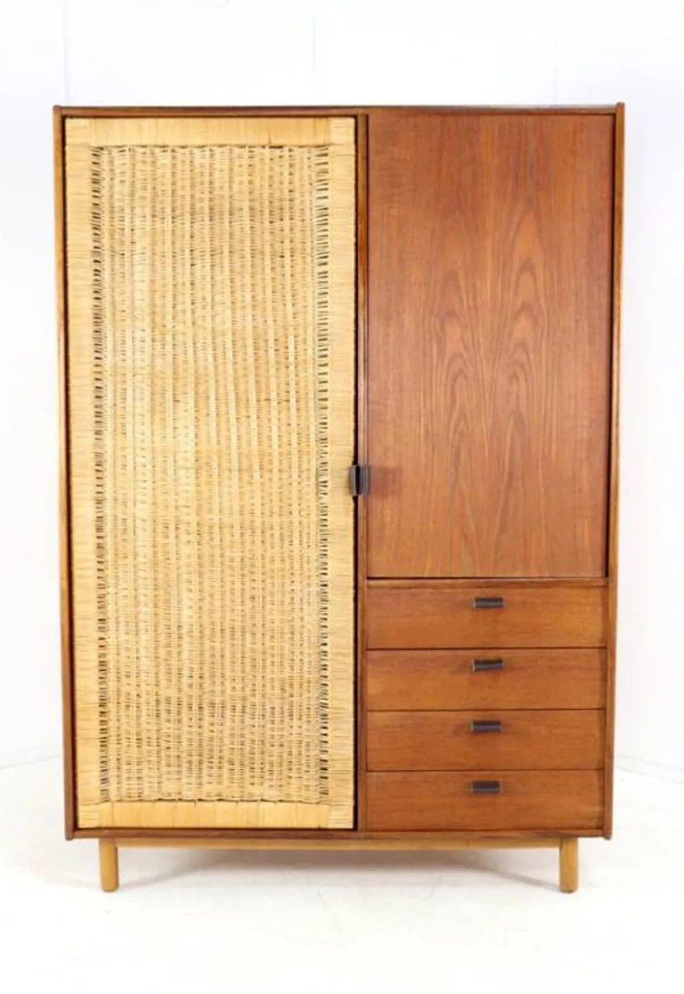 Garde-robe Sebastian Muggenthaler - teck et osier - design rare du milieu du siècle
