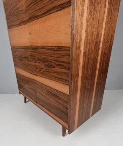 Garde-robe vintage en noyer, années 1970