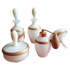 Garniture de toilette vintage opaline blanche et dorure - pierre schneider