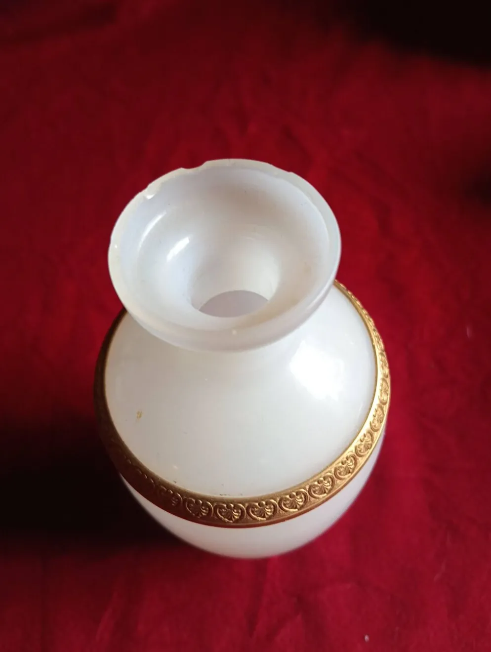 Garniture de toilette vintage opaline blanche et dorure - pierre schneider