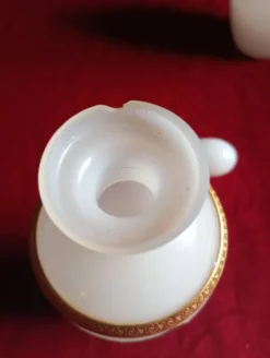 Garniture de toilette vintage opaline blanche et dorure - pierre schneider