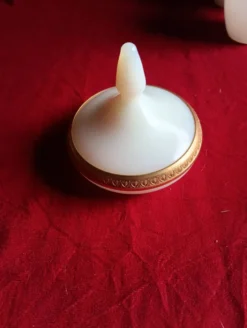 Garniture de toilette vintage opaline blanche et dorure - pierre schneider