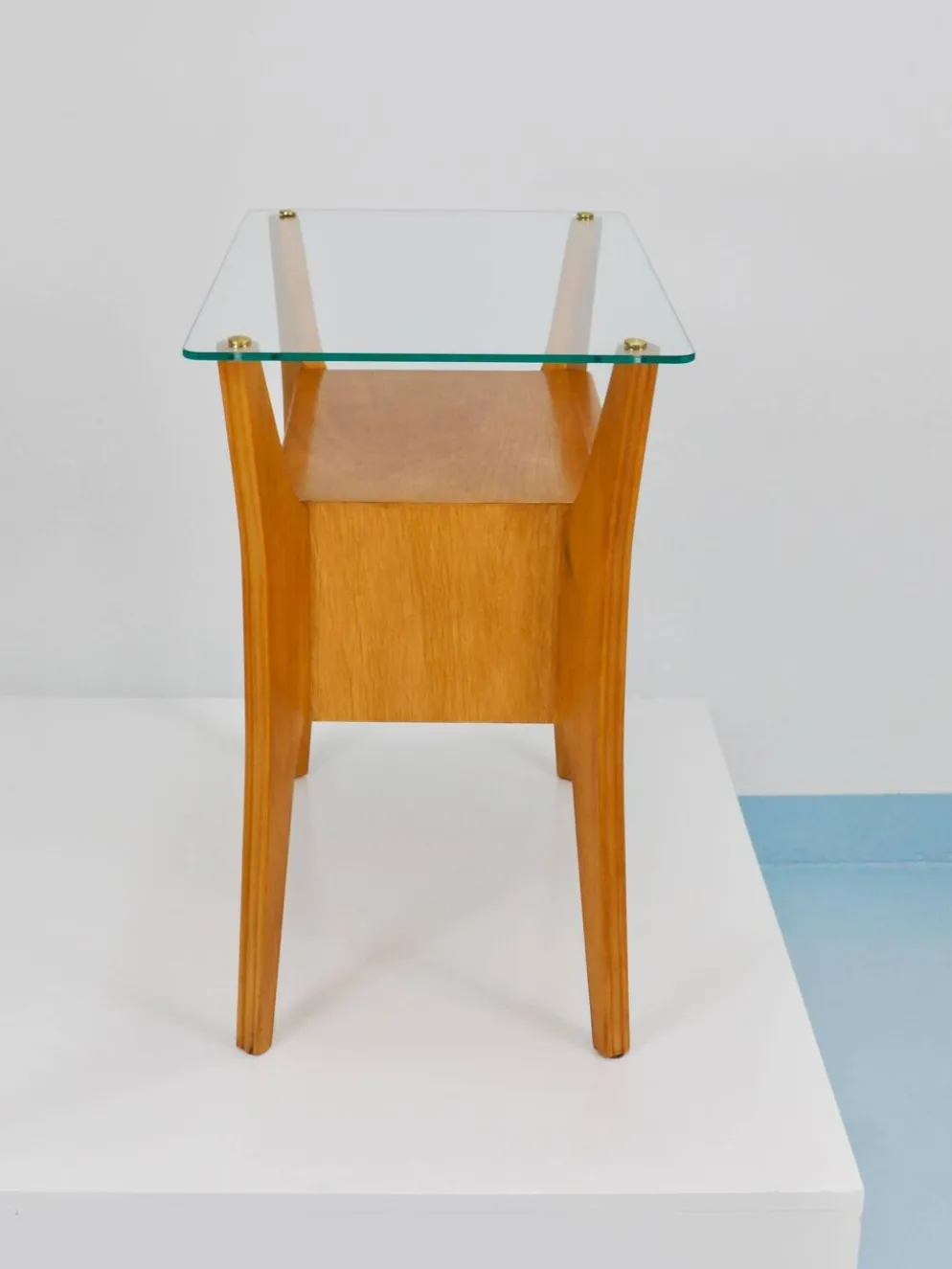 Gio Ponti Table de chevet en érable et noyer, La Permanente Mobili Cantù, années 1940