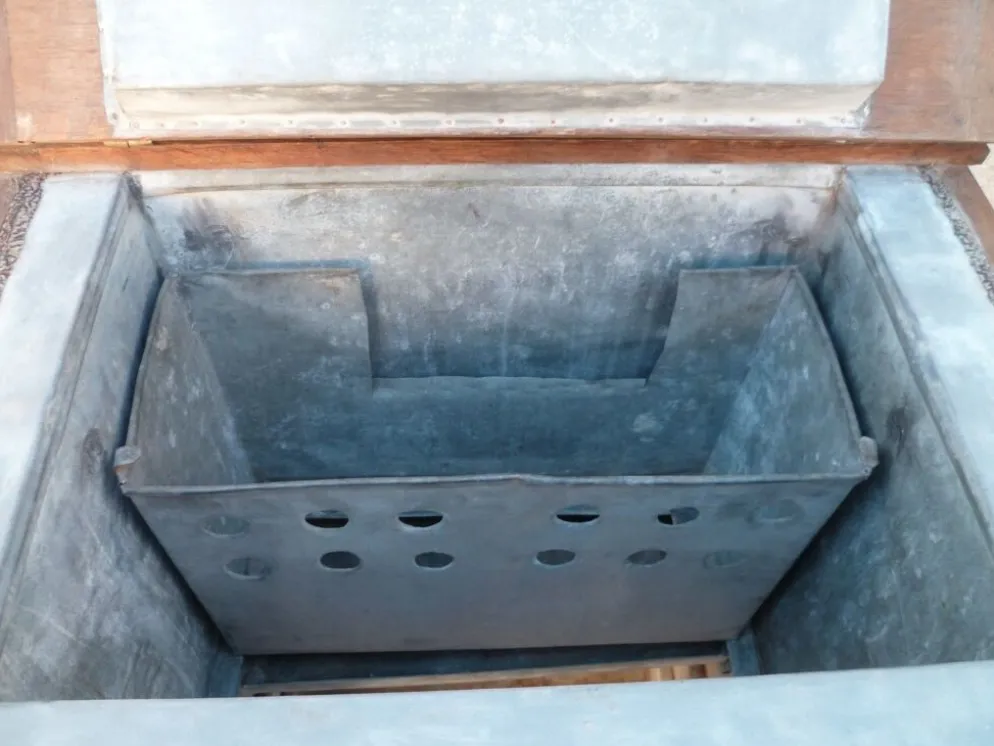 Glacière meuble de métier commerce bar brasserie en chene fin XIXème siècle