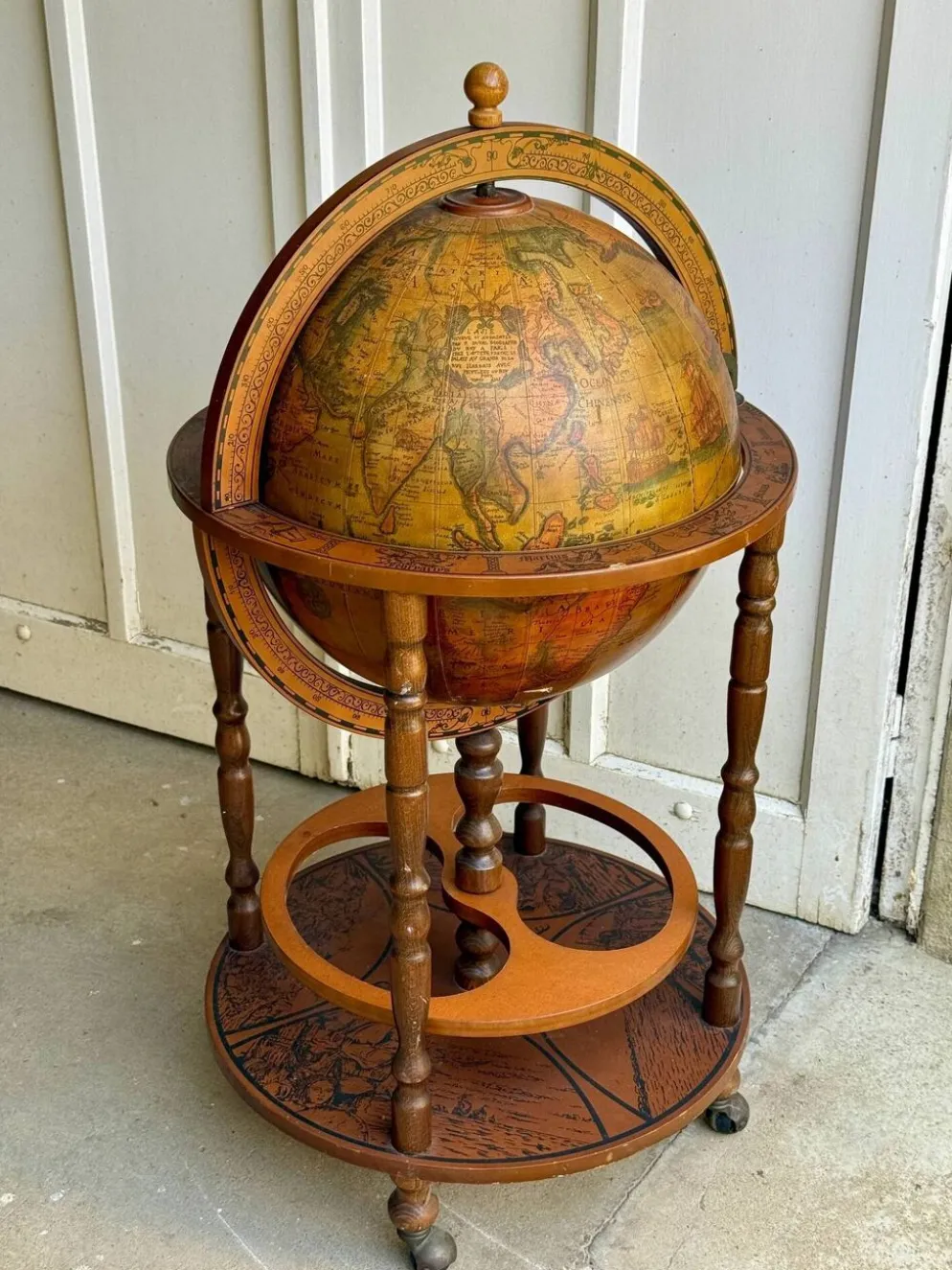 Globe bar à roulettes et plateau tournant