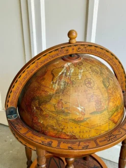 Globe bar à roulettes et plateau tournant
