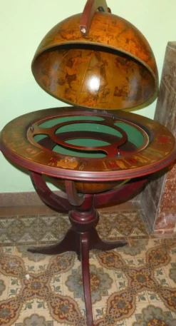 Globe bar vintage
